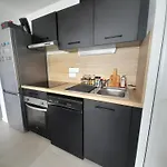 T2 Moderne Avec Terrasse Ensoleillee Et Parking Au Centre D'anglet, Proche Des Plages - Fr-1-239-1063 Anglet