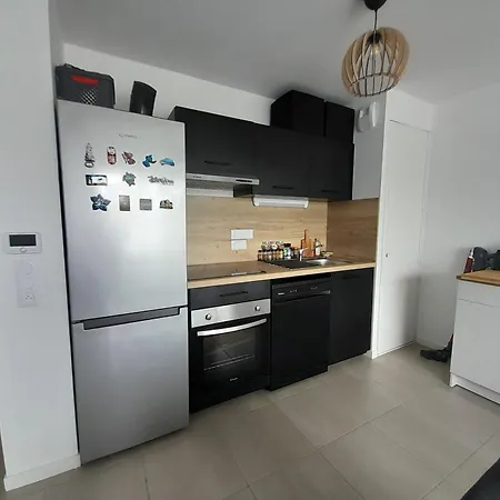 T2 Moderne Avec Terrasse Ensoleillee Et Parking Au Centre D'anglet, Proche Des Plages - Fr-1-239-1063 *