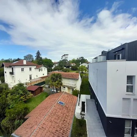 Apartman T2 Moderne Avec Terrasse Ensoleillee Et Parking Au Centre D'anglet, Proche Des Plages - Fr-1-239-1063 *