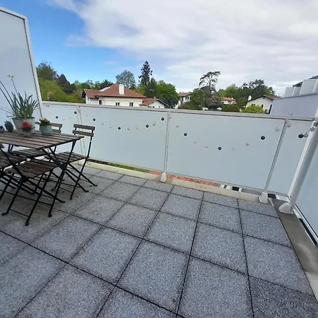 T2 Moderne Avec Terrasse Ensoleillee Et Parking Au Centre D'anglet, Proche Des Plages - Fr-1-239-1063